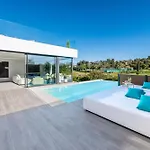 Vacation Marbella I Chic, Cutting-edge Amenities, Private Heated Infinity Pool, Golf Front Location, Cinema
