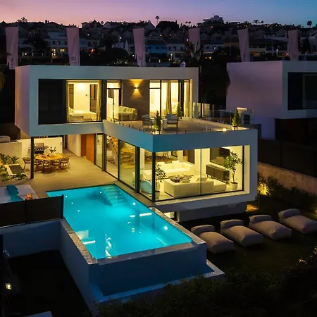 Vacation Marbella I Chic, Cutting-edge Amenities, Private Heated Infinity Pool, Golf Front Location, Cinema