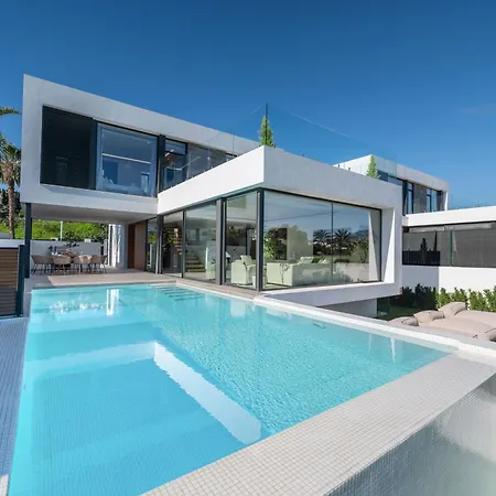 Vacation Marbella I Chic, Cutting-edge Amenities, Private Heated Infinity Pool, Golf Front Location, Cinema