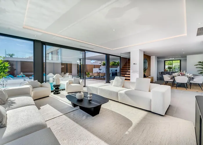 Vacation Marbella I Chic, Cutting-edge Amenities, Private Heated Infinity Pool, Golf Front Location, Cinema