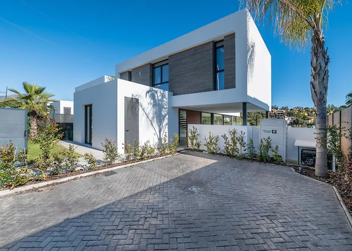 Villa Vacation Marbella I Chic, Cutting-edge Amenities, Private Heated Infinity Pool, Golf Front Location, Cinema *