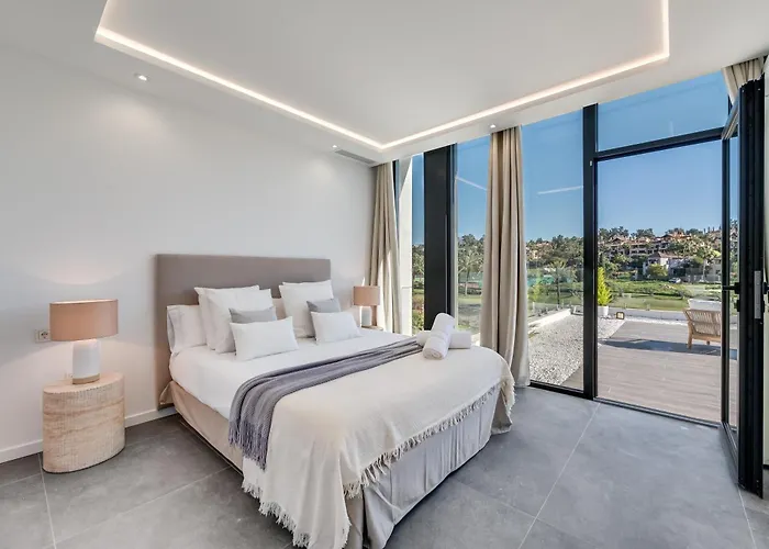 Vacation Marbella I Chic, Cutting-edge Amenities, Private Heated Infinity Pool, Golf Front Location, Cinema Villa *