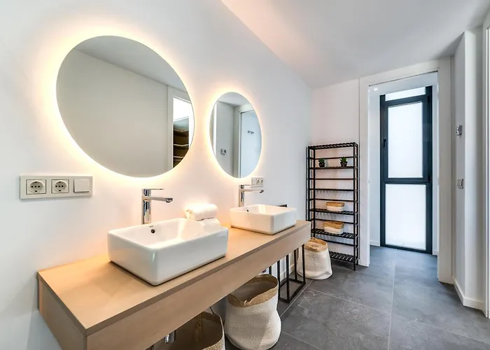 Vacation Marbella I Chic, Cutting-edge Amenities, Private Heated Infinity Pool, Golf Front Location, Cinema Villa Estepona