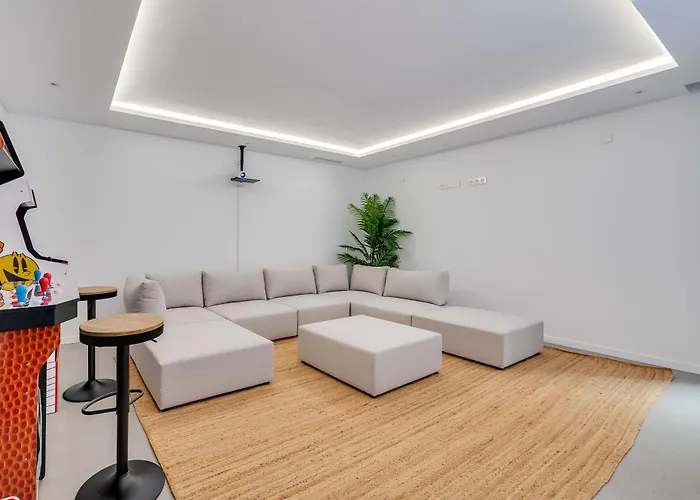 Vacation Marbella I Chic, Cutting-edge Amenities, Private Heated Infinity Pool, Golf Front Location, Cinema Villa