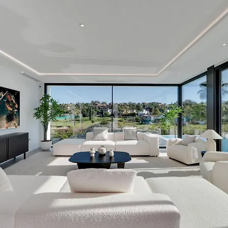 Willa Vacation Marbella I Chic, Cutting-edge Amenities, Private Heated Infinity Pool, Golf Front Location, Cinema Estepona
