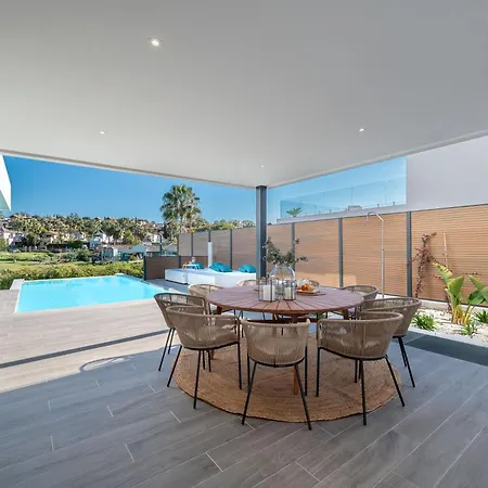 Willa Vacation Marbella I Chic, Cutting-edge Amenities, Private Heated Infinity Pool, Golf Front Location, Cinema Estepona