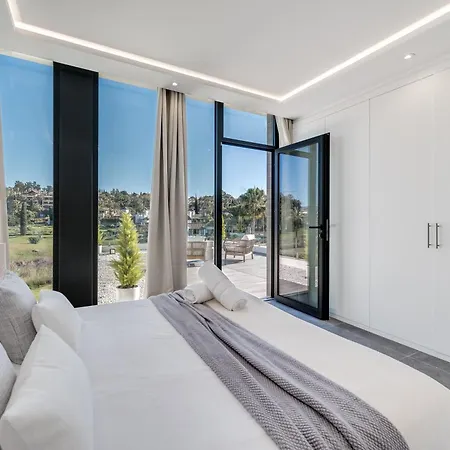 Vacation Marbella I Chic, Cutting-edge Amenities, Private Heated Infinity Pool, Golf Front Location, Cinema Willa *