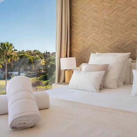Willa Vacation Marbella I Chic, Cutting-edge Amenities, Private Heated Infinity Pool, Golf Front Location, Cinema