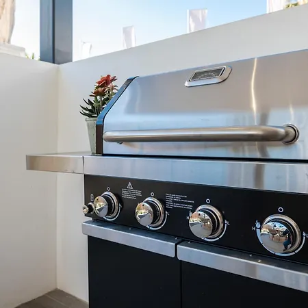 Willa Vacation Marbella I Chic, Cutting-edge Amenities, Private Heated Infinity Pool, Golf Front Location, Cinema *