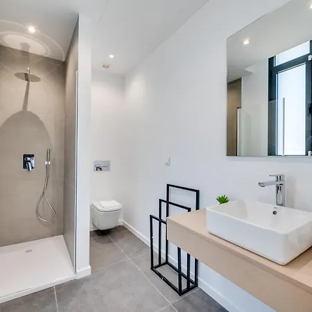 Willa Vacation Marbella I Chic, Cutting-edge Amenities, Private Heated Infinity Pool, Golf Front Location, Cinema *