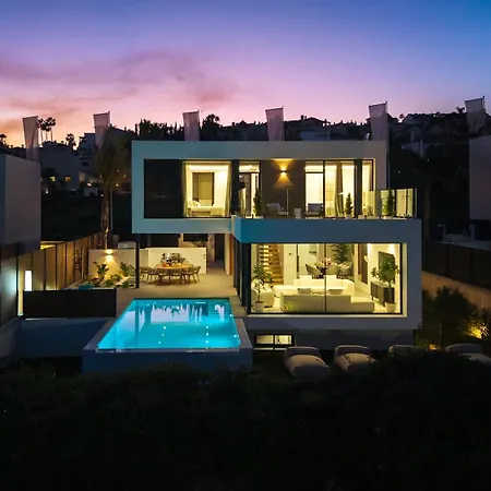 Vacation Marbella I Chic, Cutting-edge Amenities, Private Heated Infinity Pool, Golf Front Location, Cinema * Estepona