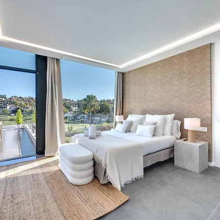 Willa Vacation Marbella I Chic, Cutting-edge Amenities, Private Heated Infinity Pool, Golf Front Location, Cinema *