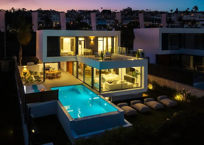 Vacation Marbella I Chic, Cutting-edge Amenities, Private Heated Infinity Pool, Golf Front Location, Cinema